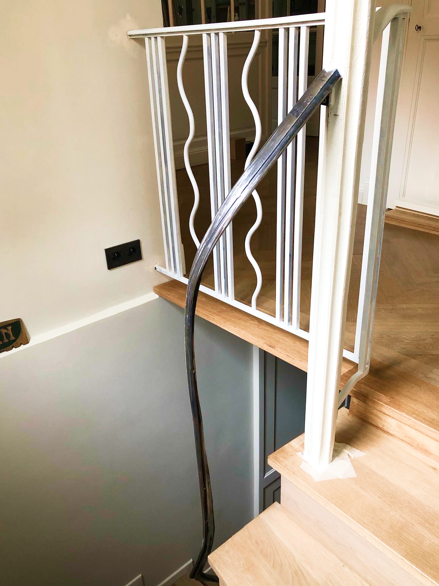rembarde d'escalier forgée dans l'atelier Vallet d'Art par notre artisan ferronnier, sur la côte d'azur