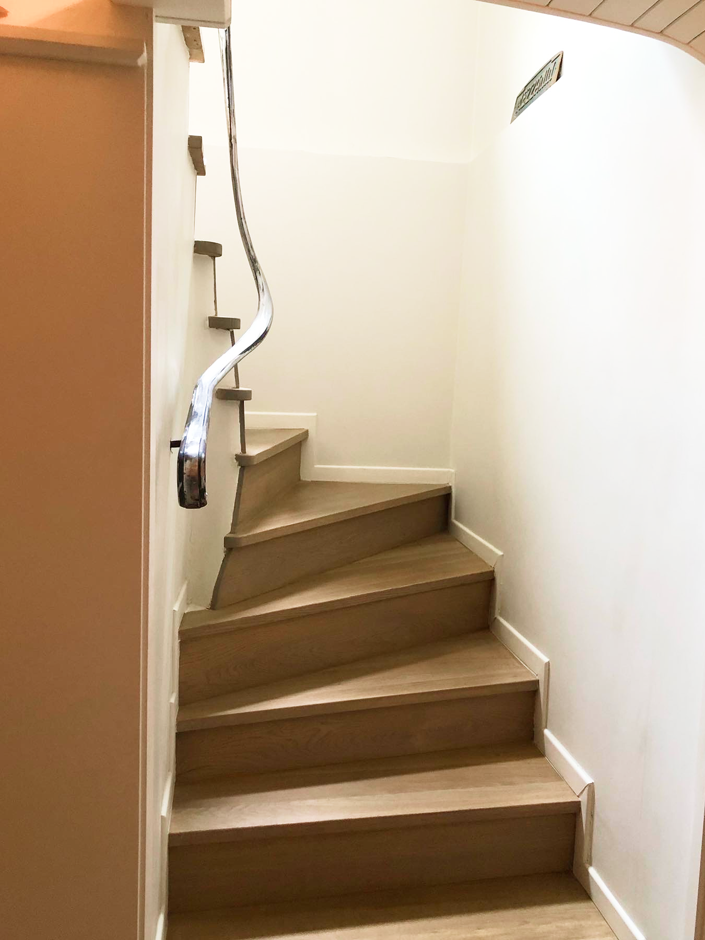 rembarde d'escalier forgée dans l'atelier Vallet d'Art par notre artisan ferronnier, sur la côte d'azur